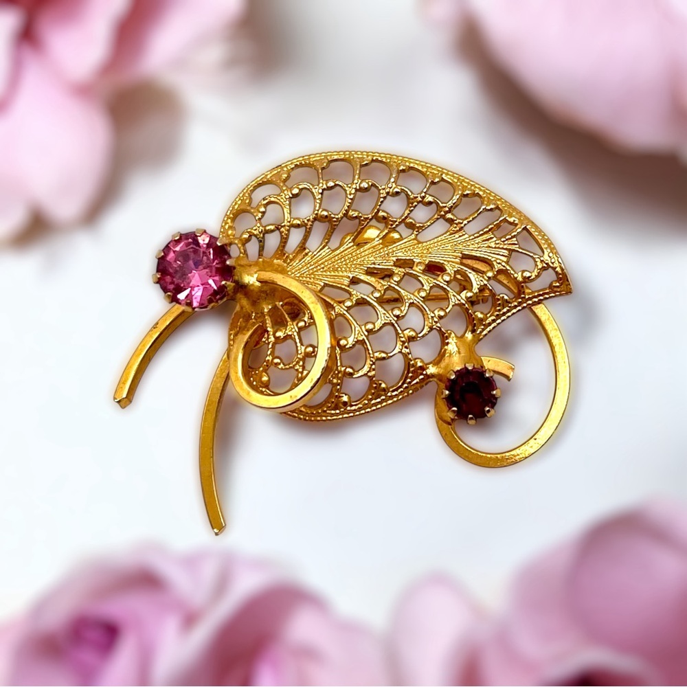 Dainty Vintage Gold Tone Filigree Leaf Brooch With Pink and Purple Rhinestones